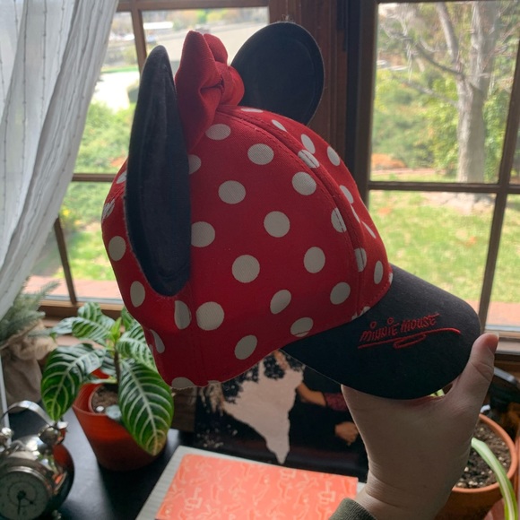 Minnie Mouse Hat - Picture 3 of 4